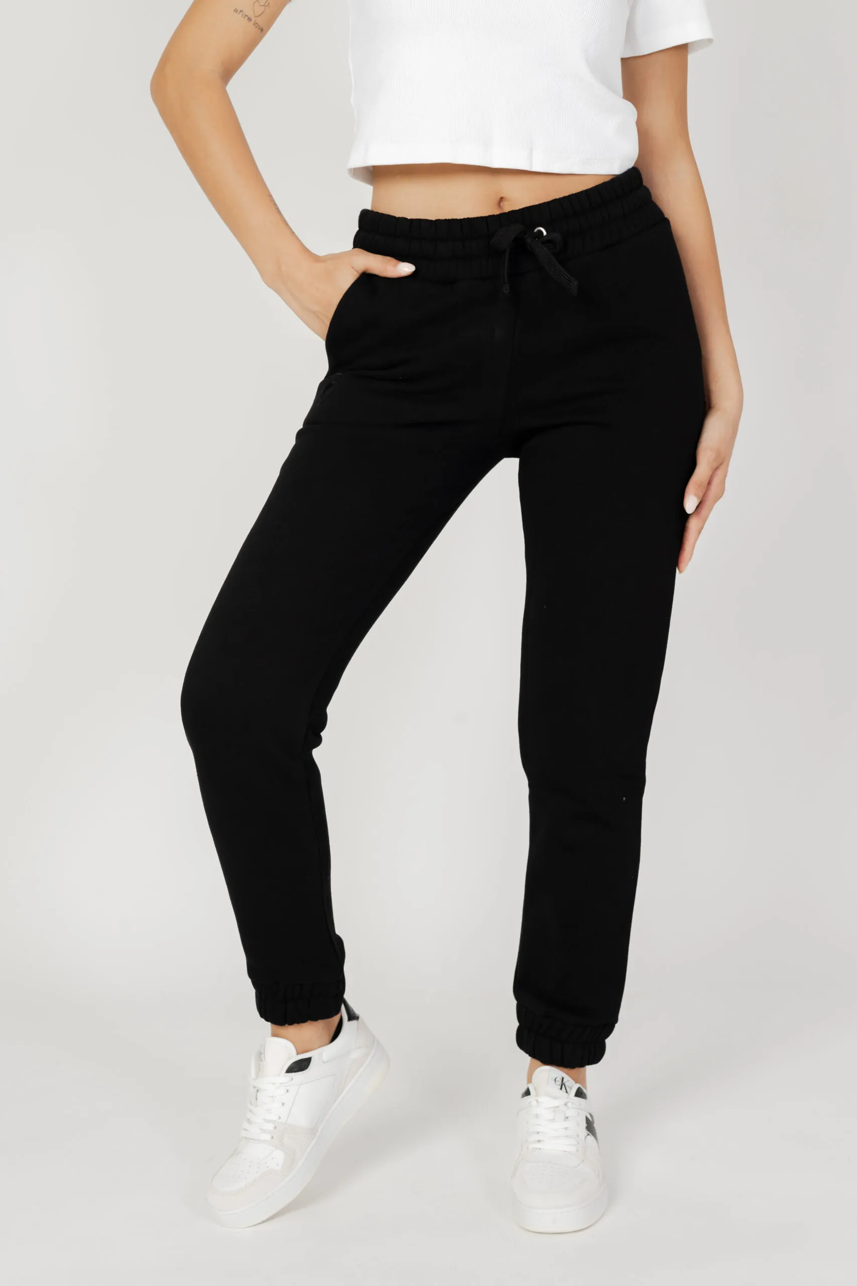 Blauer sweatpants in black.