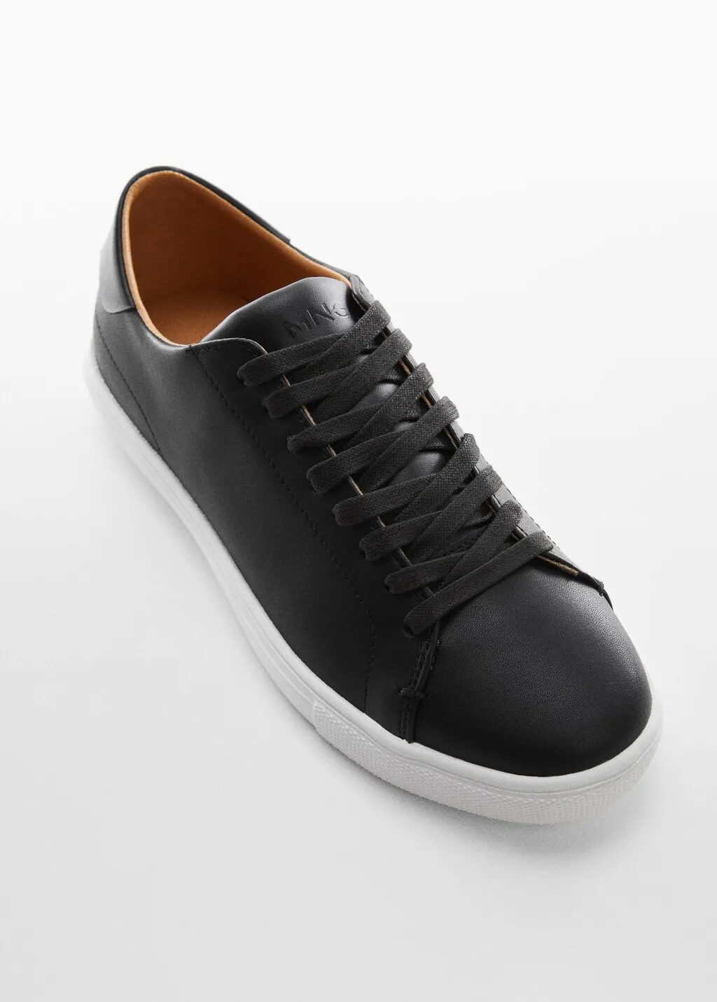 Single-color leather sneakers